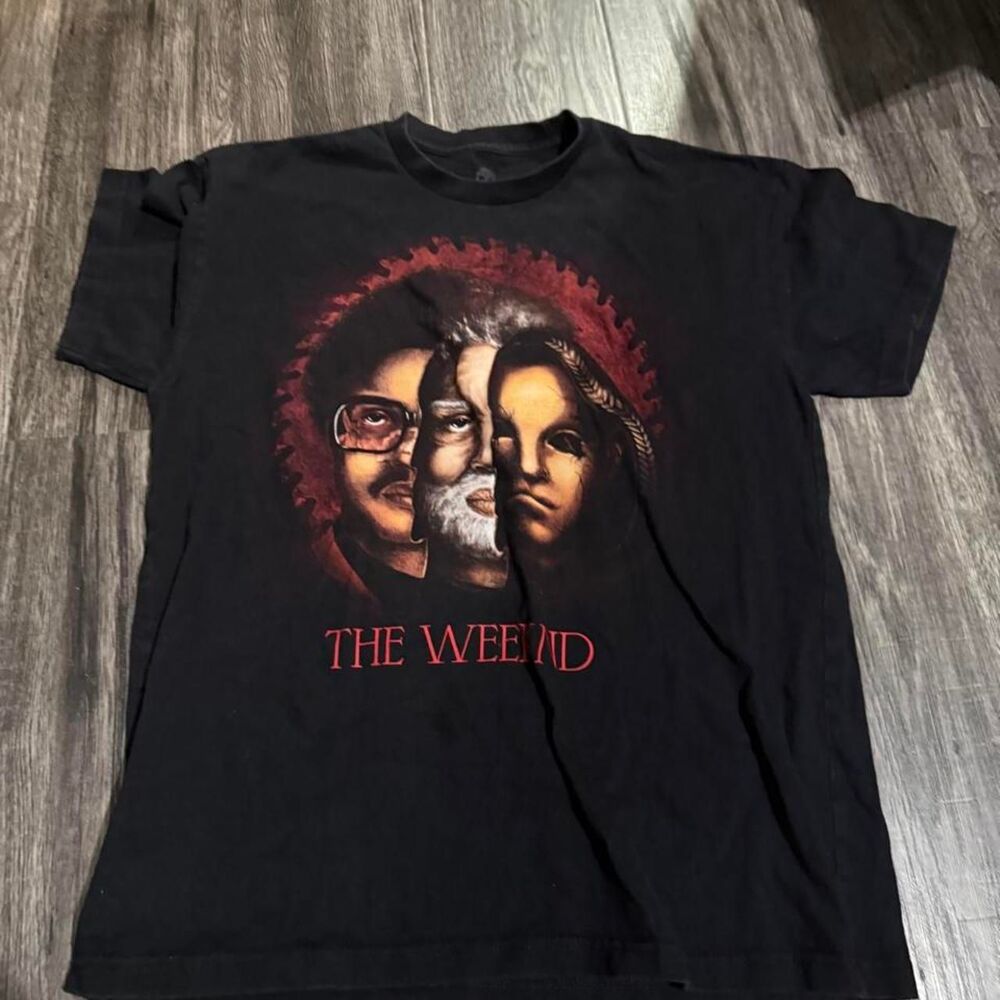 Universal Men's Black T-shirt